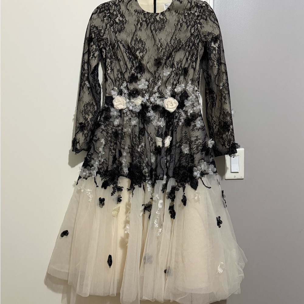 Elegant Black and Cream Lace Long Sleeve Dress Size 0- worn once